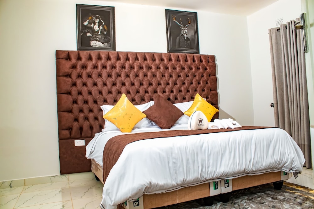 Luxury 3 Bedroom Self Catering Apartment- Masvingo