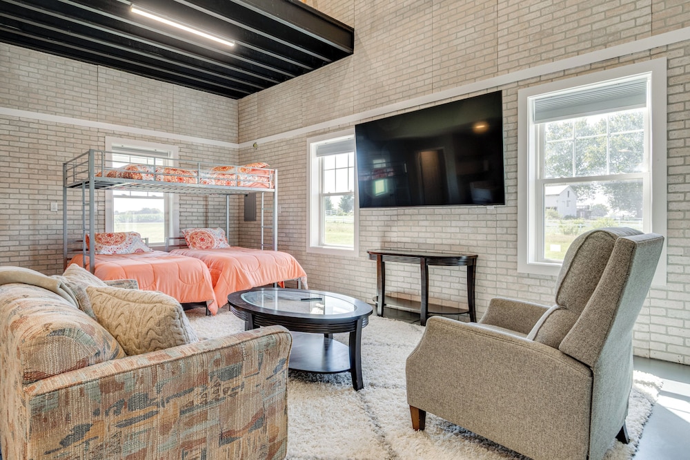 Pet-friendly Countryside Retreat in Whiteland!