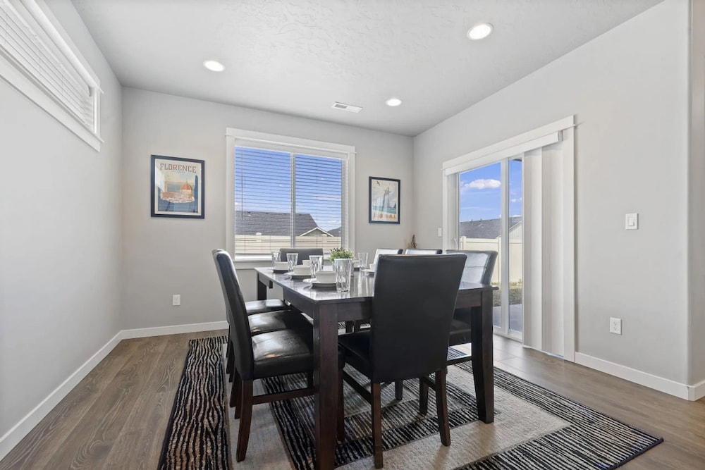 Relaxing Stay Pet Friendly King Near the Lake