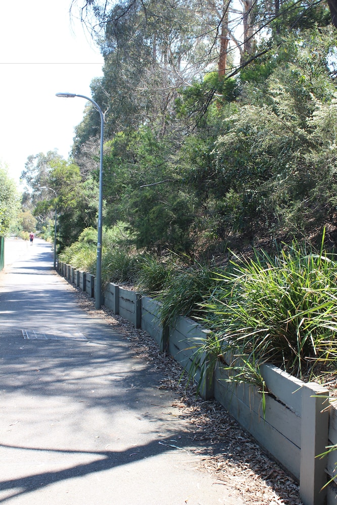 Australian Home Away Ringwood at Bardia