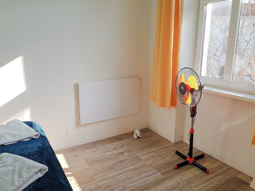 Large 2BR Apt Ideal for Long Stays