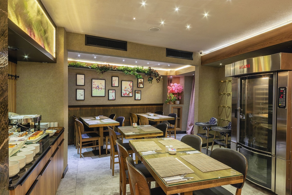 Ayramin Deluxe Hotel - Image 22