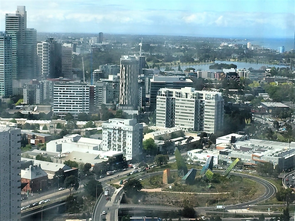 ReadySet Apartments on Southbank Boulevard