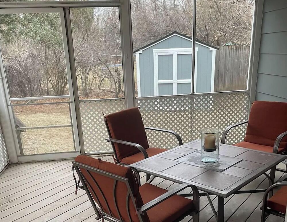 Urban Nest Garage, Sunroom & Fenced Yard