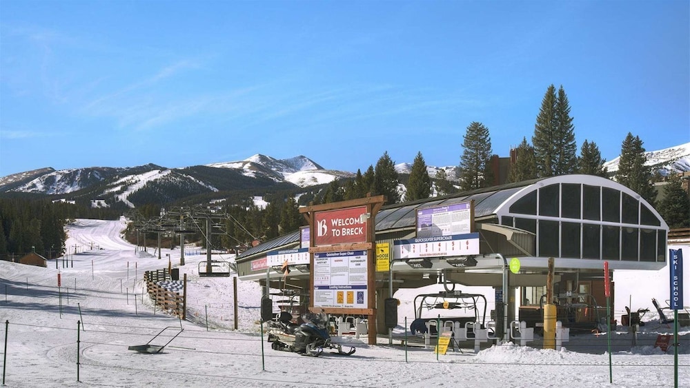 Ski-in/ski-out 2 Bedroom Condo at The Village at Breckenridge