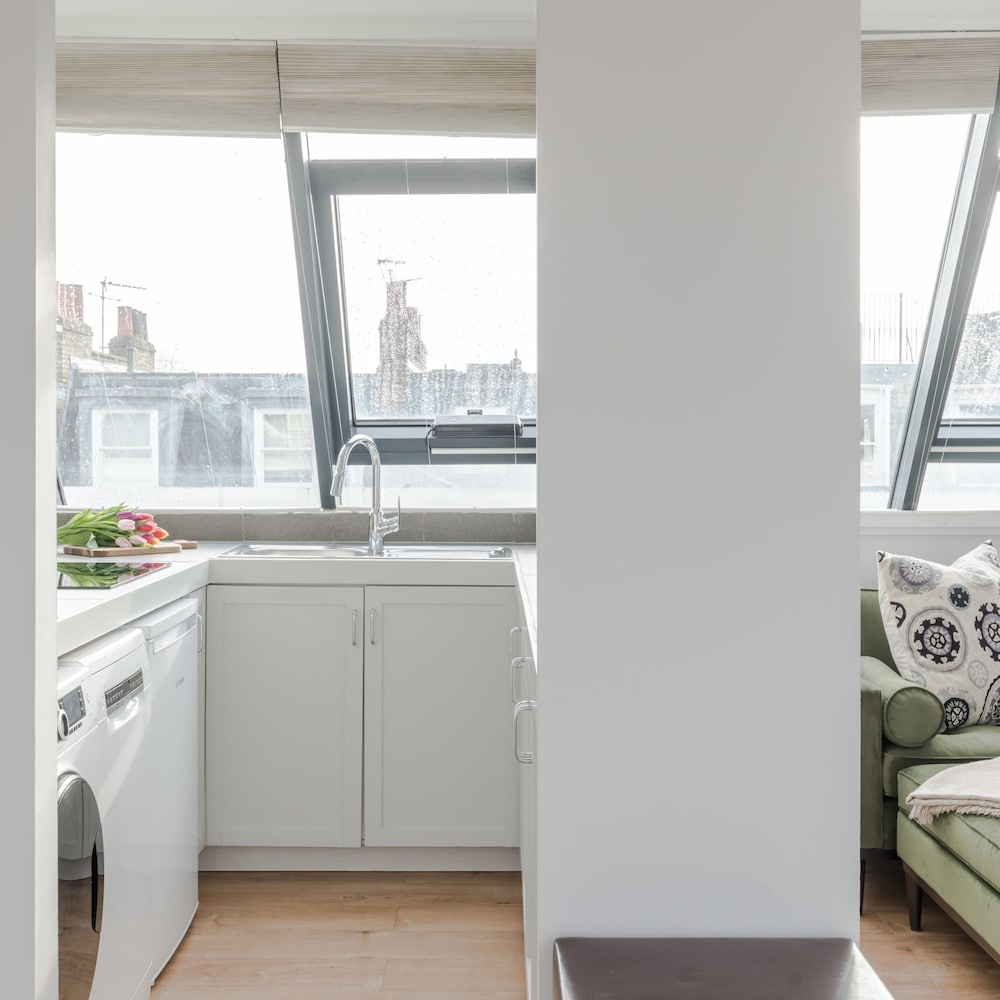 Light-filled Primrose Hill Rooftop Retreat