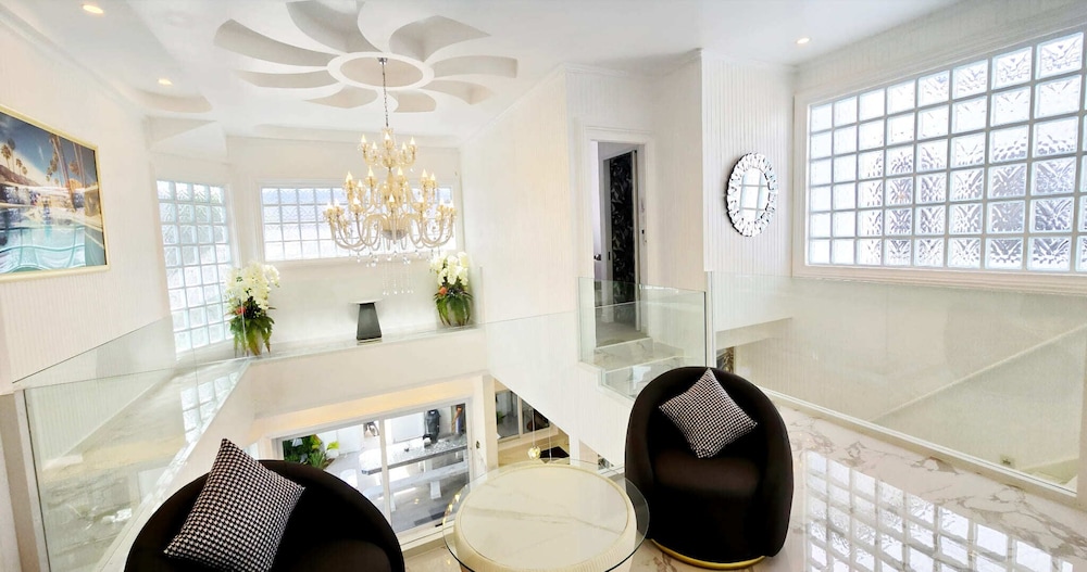 LUMALAND Luxury Pool Villa Pattaya Walking Street