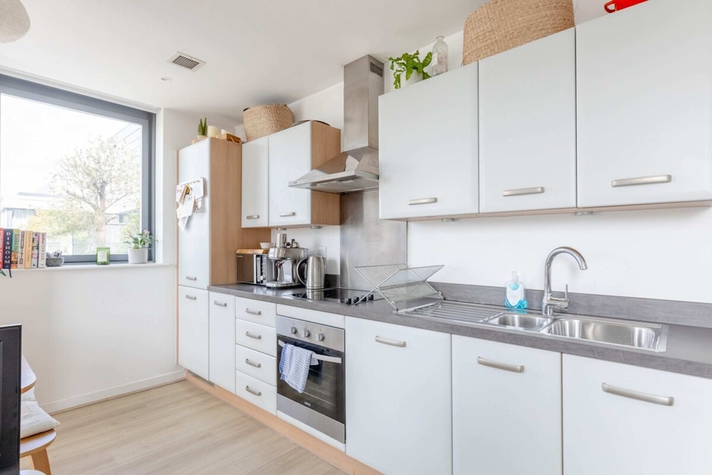 Funky 1BD High-rise Flat W/city Views, Angel!