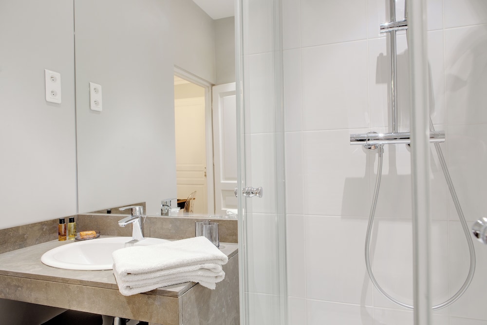 Paris Blanc Manteau Residence