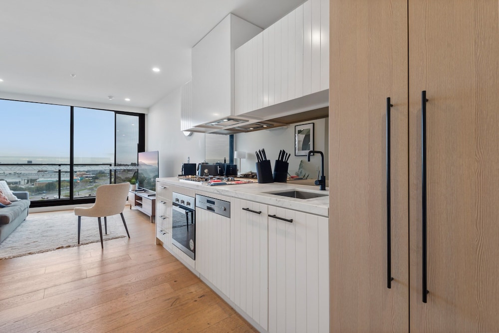 Contemporary 2-bed Haven With Swimming Pool