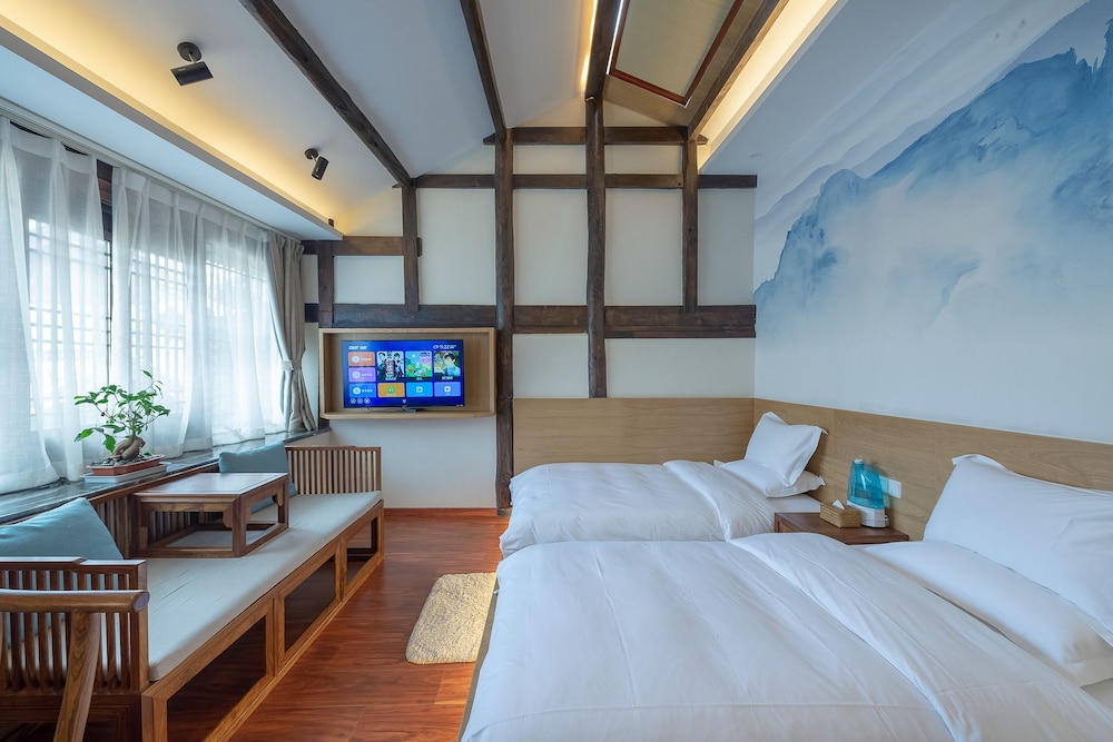 Lijiang Qilu Garden Hotel