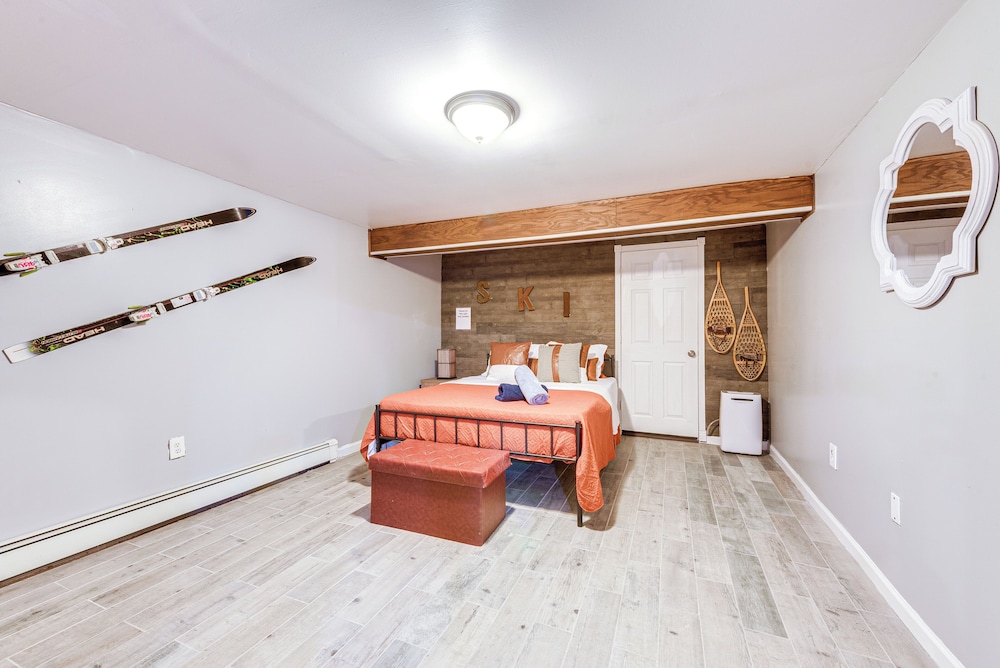 Game Room, Deck & Fire Pit: Covington Township Gem