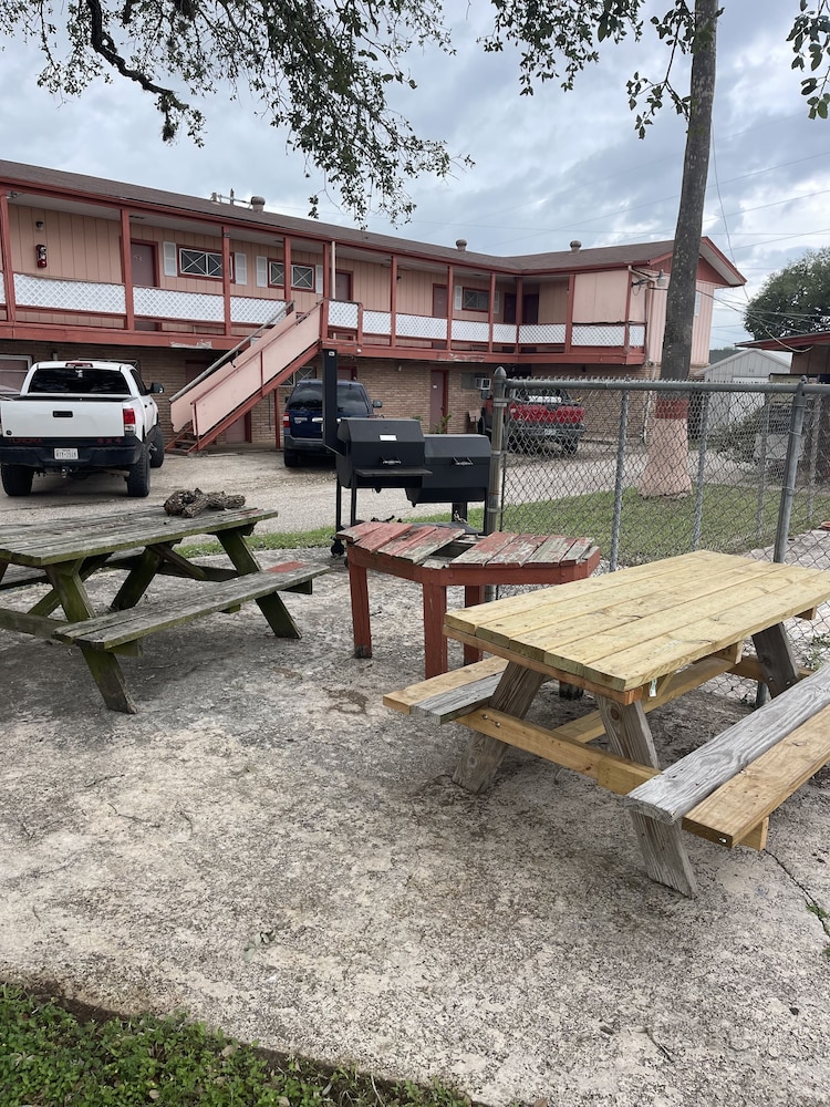 Wildflower Inn & RV Park