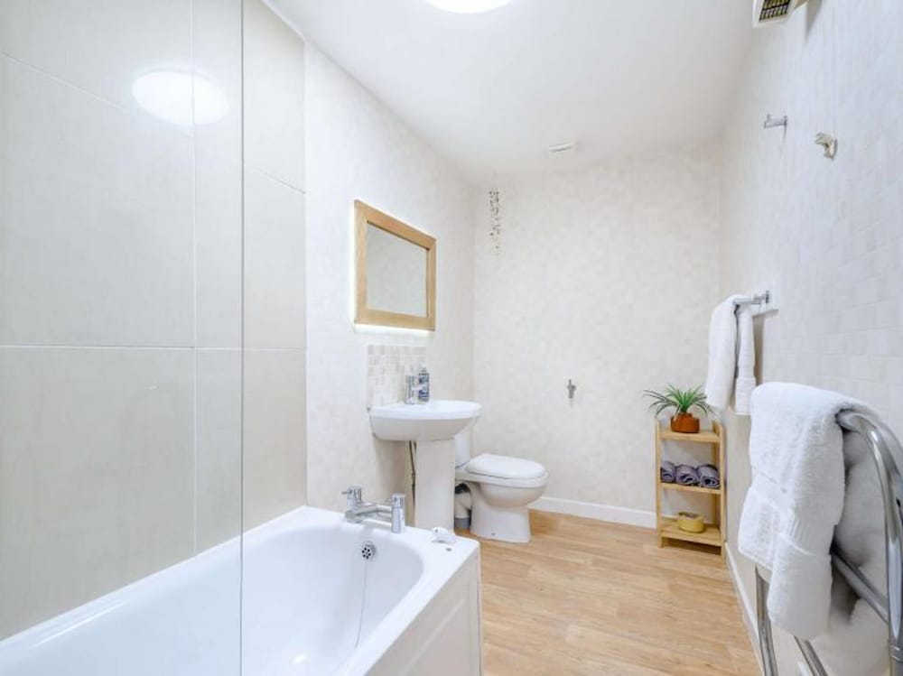 Coastal Farm Cottage With Epic Views view 5