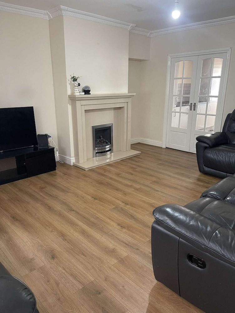 Cleeve Road House