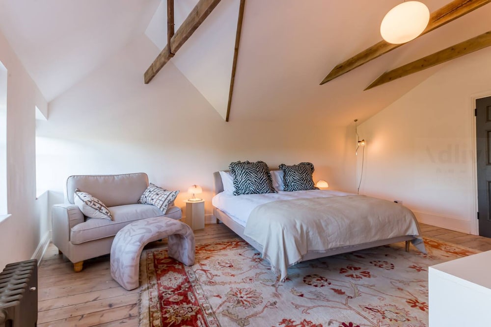 Georgian Luxury Margate Tnhouse Sleeps 11 by Adliv