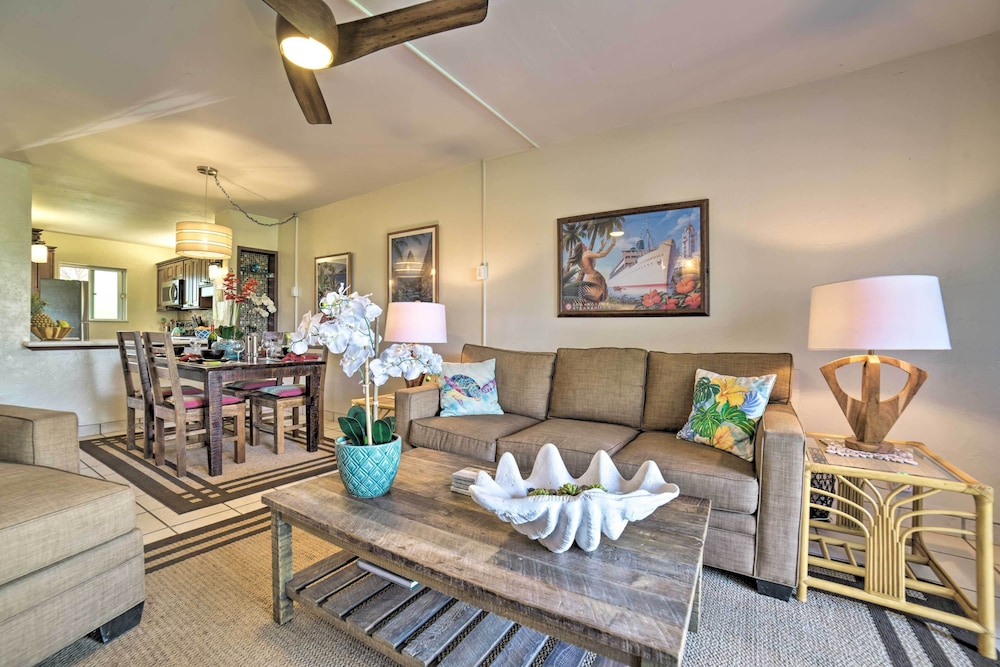 Ocean-view Kihei Condo w/ Lanai: Steps to Beach!