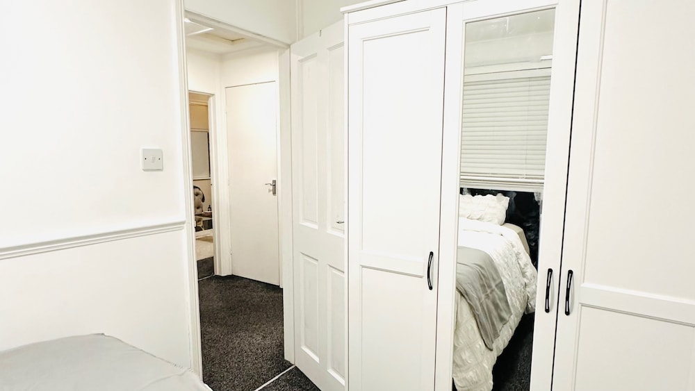 Ibate Apartments - Cozy 2 Bedroom Home