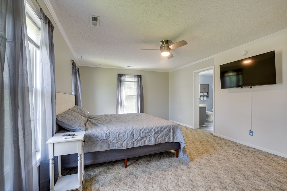 Group-friendly Myrtle Beach House w/ Deck