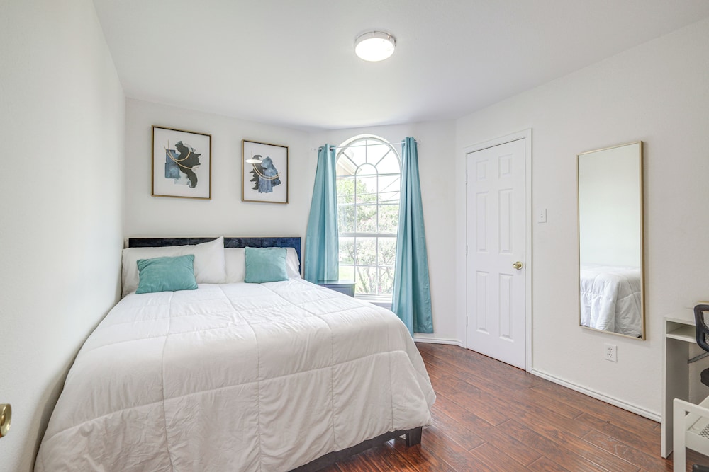 3 Mi to Dfw: Pet-friendly Euless Home