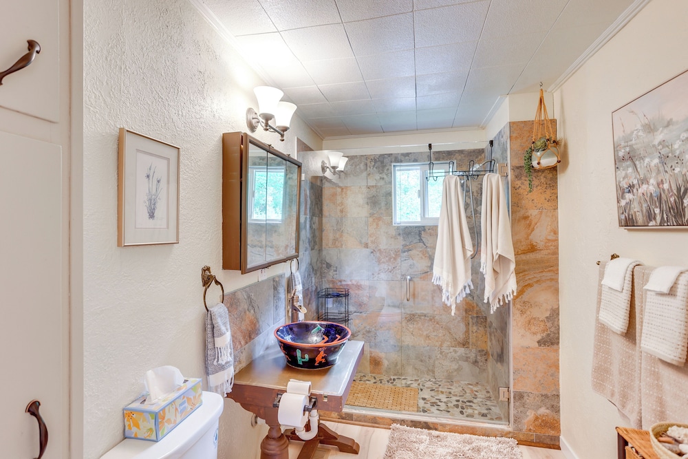 Hike On-site: Mountain-view Hideaway in Durango