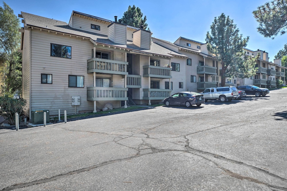 Cozy Mammoth Lakes Studio: 5 Mi to Ski Slopes view 3