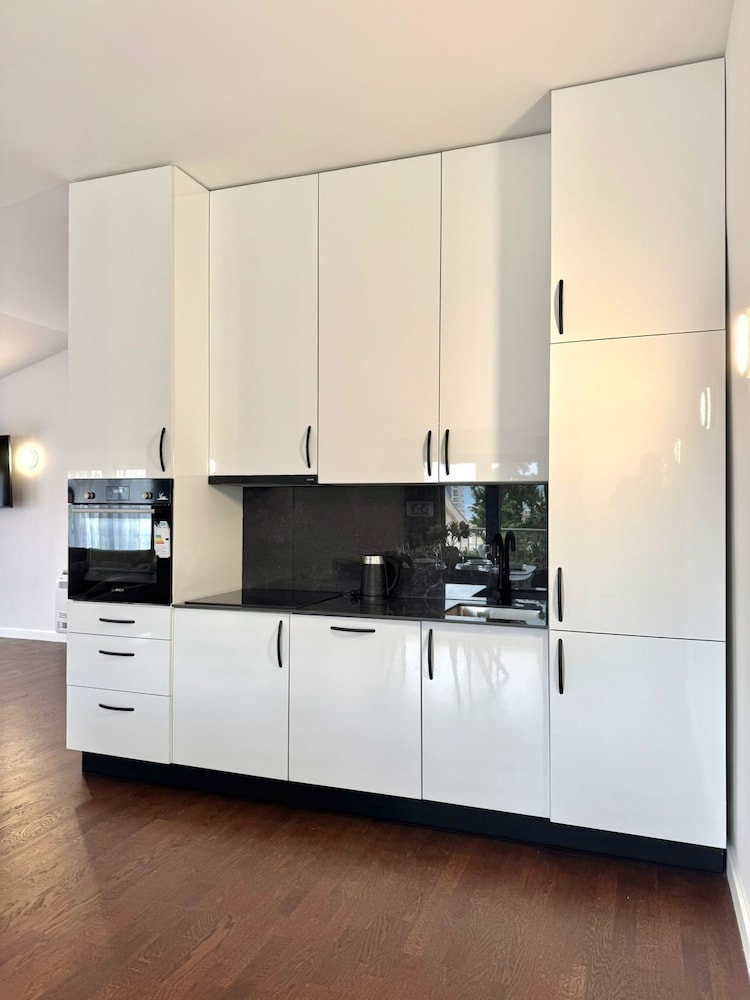 Sunny Bay Apartments