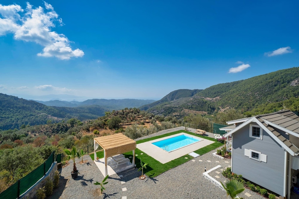 The Box House & Seaview & Private Pool