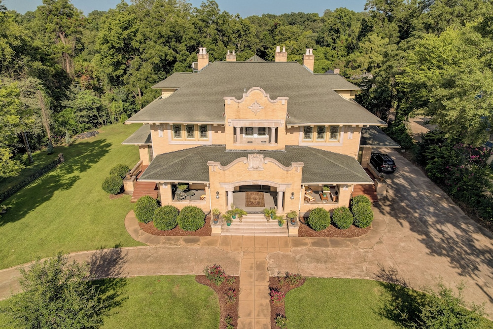 Hotel Oak Hall BnB - Image 1