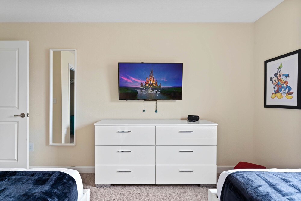 Themed Mickey Bedroom 4BR up to 8 People