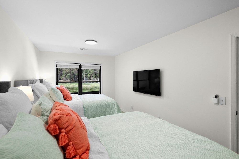Knotty Pines by Avantstay Lake Views Renovated