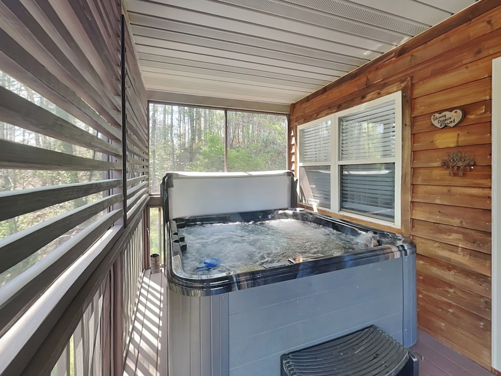Hilltop Hideaway by Jackson Mountain Rentals