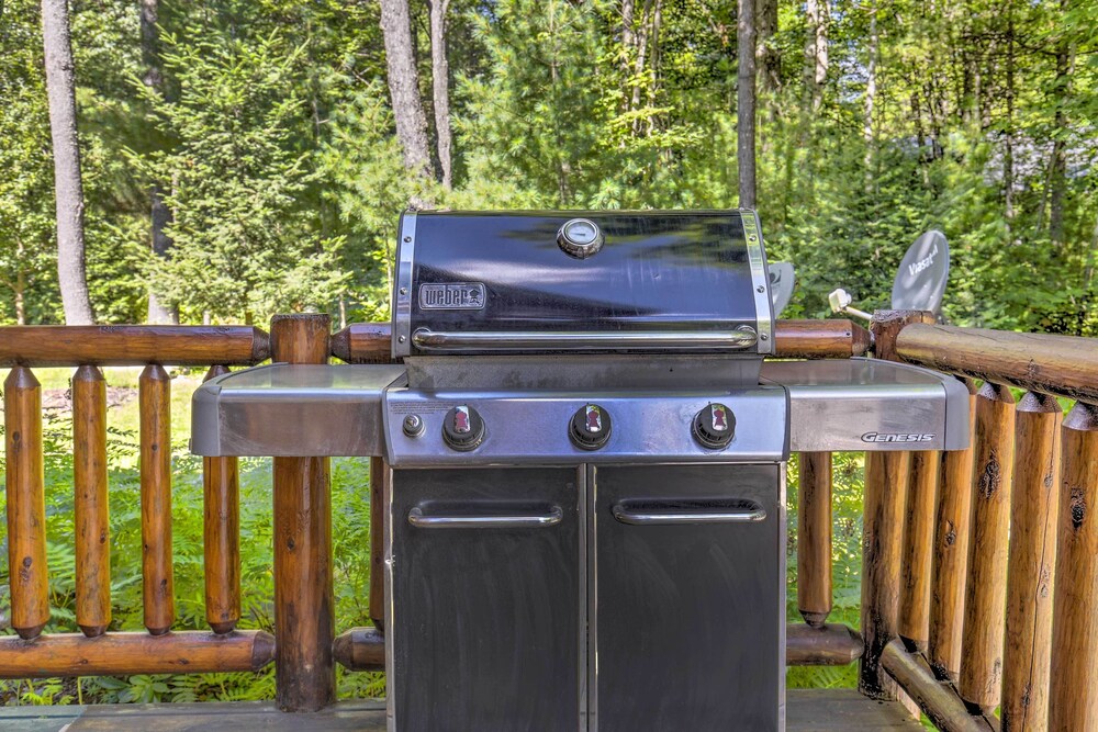 Serene Lakefront Lodge w/ Docks on 8 Acres! view 5