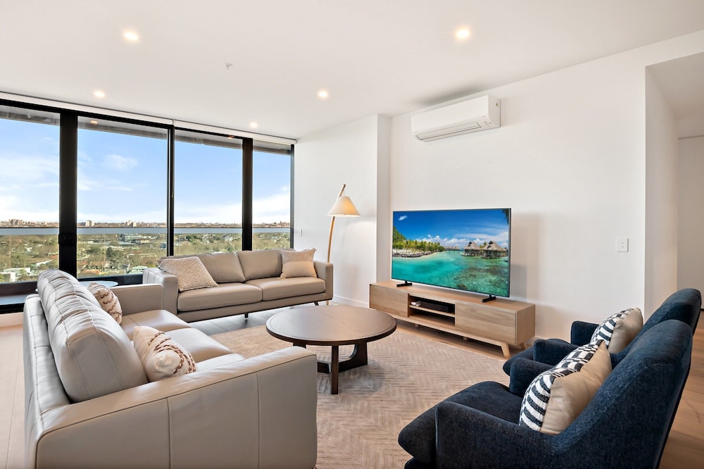 Stylish City-view Apartment With Amenities