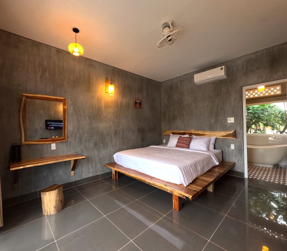 Charm Hon Rom Villas Resort