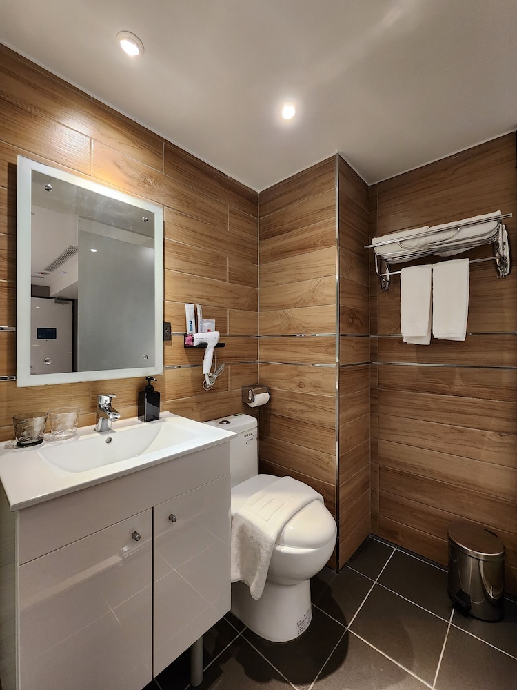 Fun Stay Inn Ximen