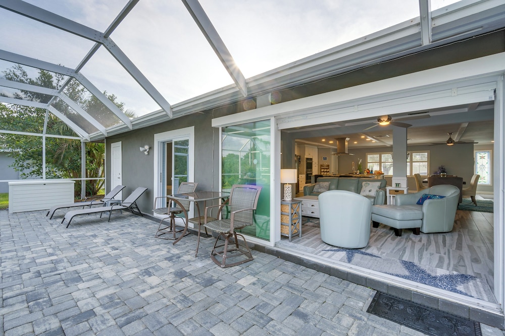 Sarasota Home w/ Pool: 4 Mi to Siesta Key Beach!