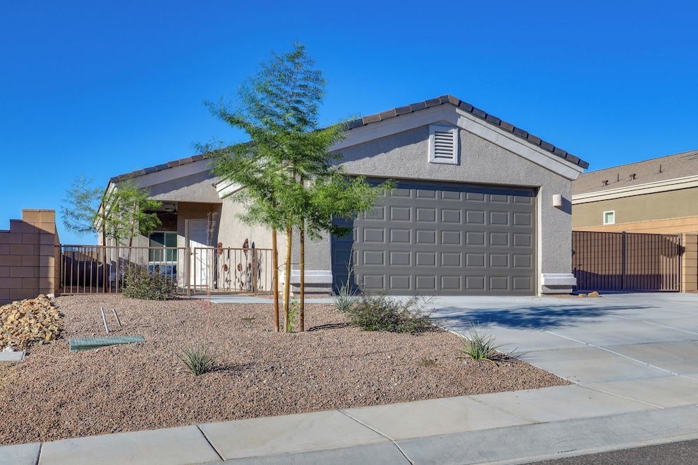 Bullhead City Home: Central A/C + Pool Access view 5