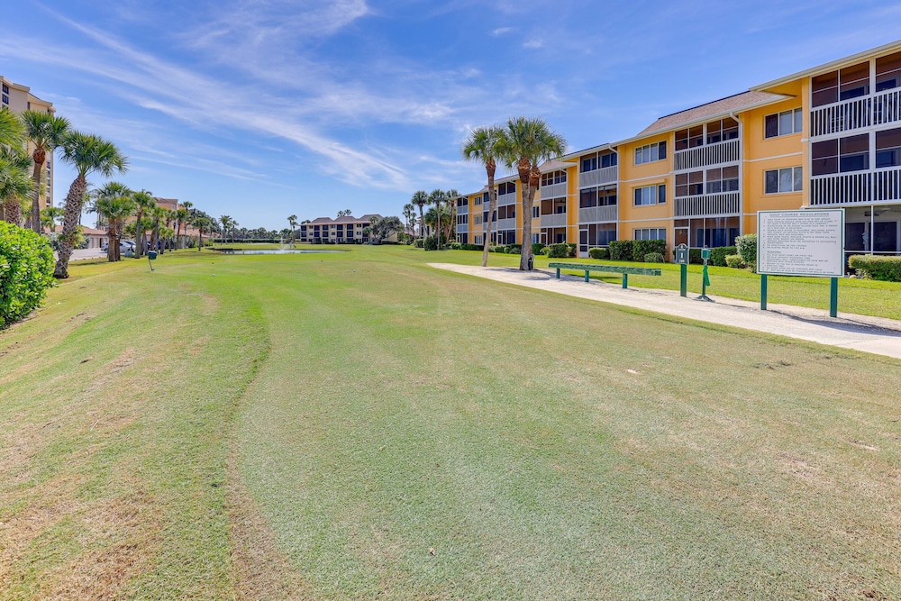 Hutchinson Island Beach Condo: Swim, Dine & Golf!