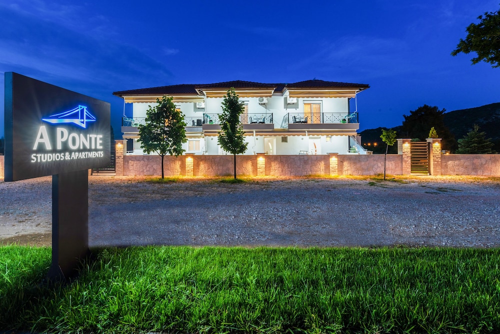 A Ponte Studios and Apartments