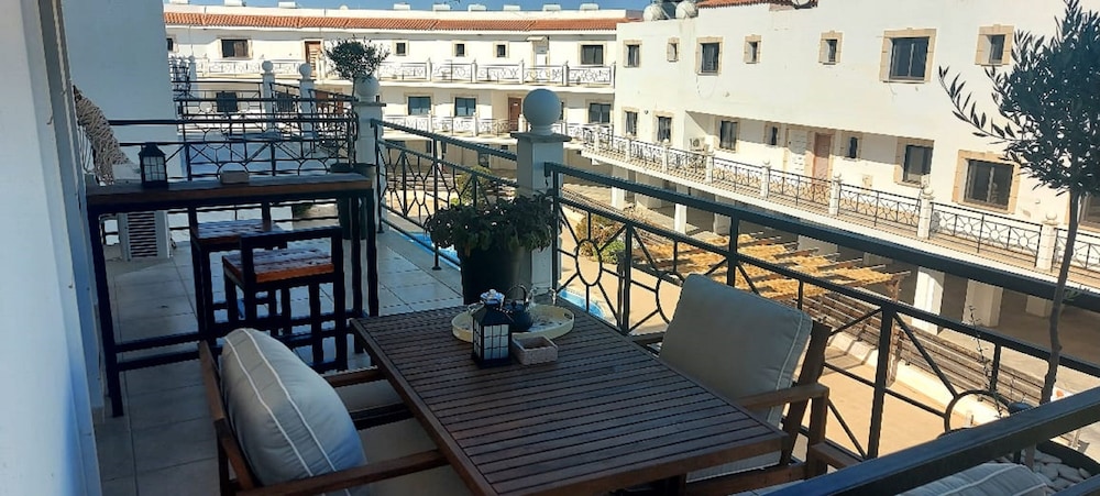 Paramount Gardens Resorts C201