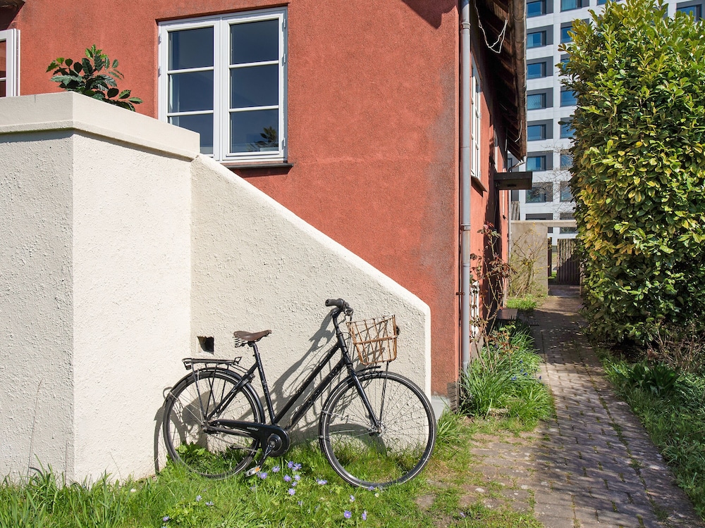 Sanders Charm 1 - Chic 2-bdr Apt With Shared Garden view 3