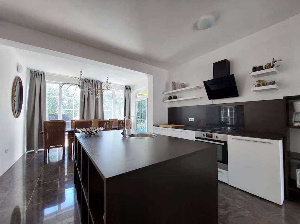 Holiday House with Pool Villa Seabird