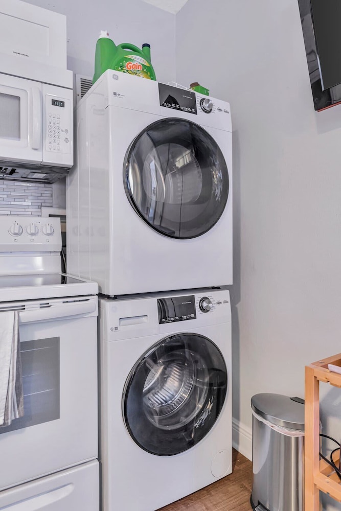 Cozy Suite Full Amenitie s pet Friendly