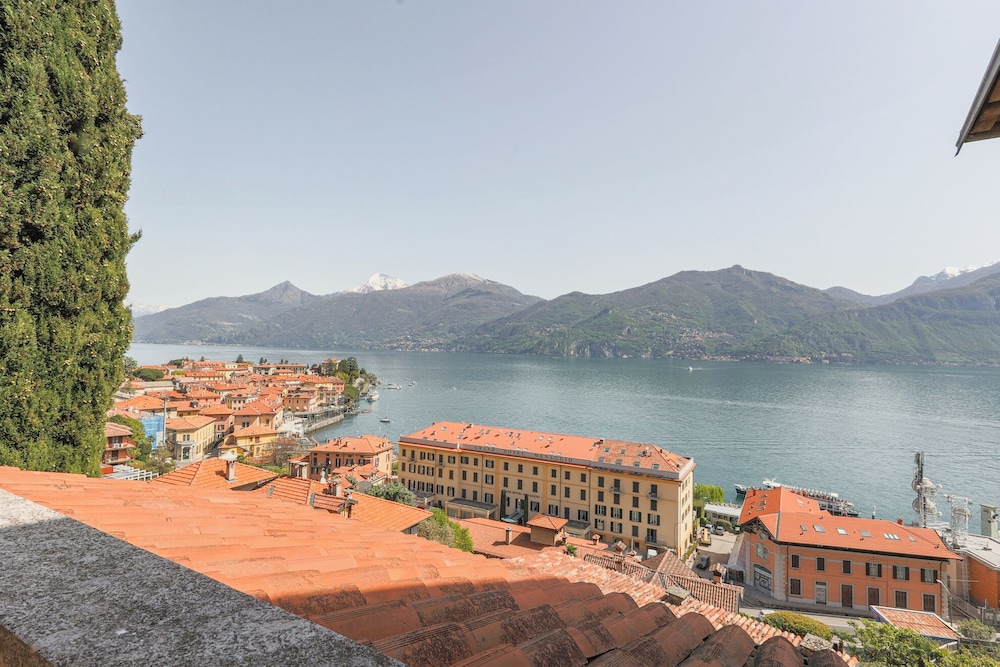 Golden View