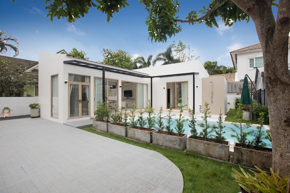 Tropical Life at Seamate 2BR Pool Villa