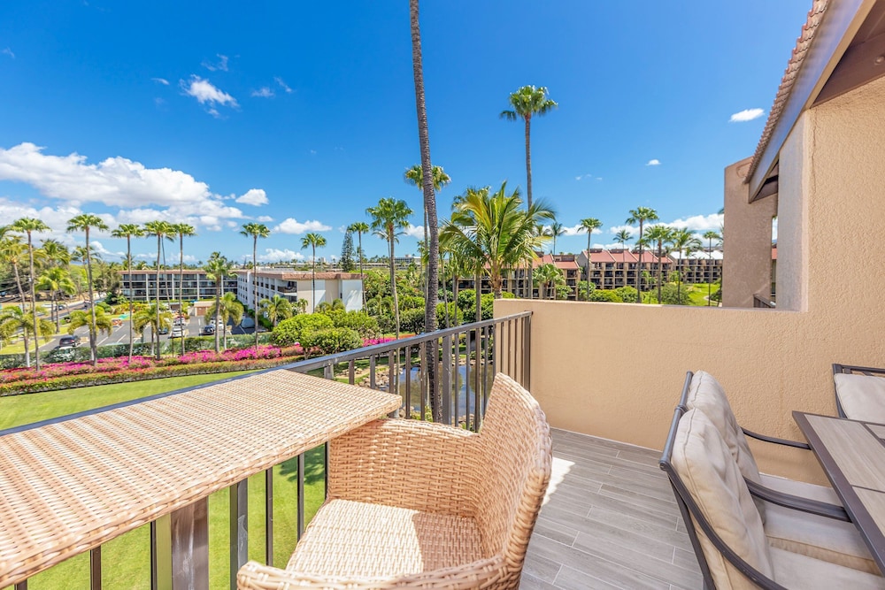 Kamaole Sands 10-403 - Stunning Renovation - Penthouse Level - Split AC - Look!
