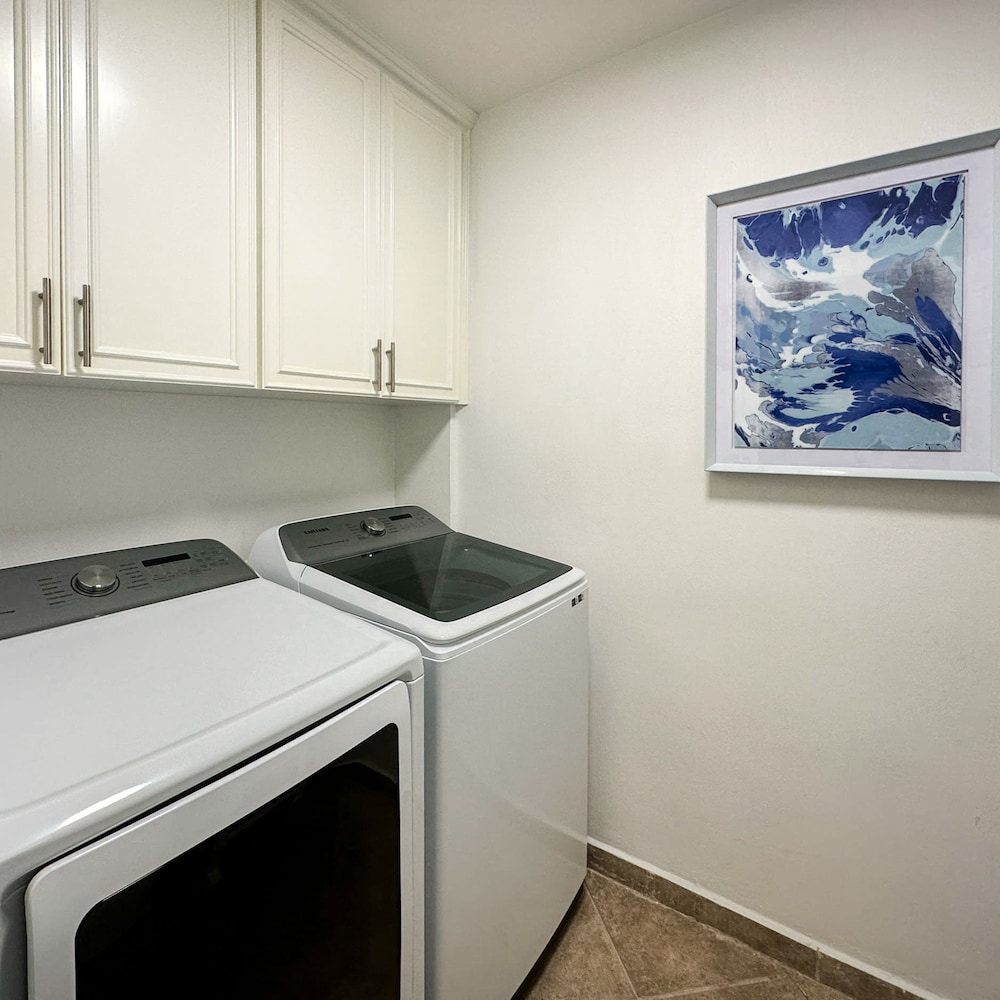 Luxury Ocean View Condo w Huge Deck