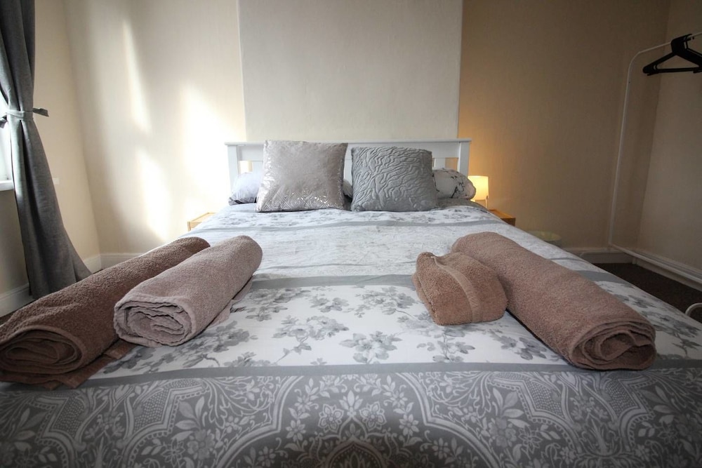 2 Bedroom Family Home near Leeds City Center