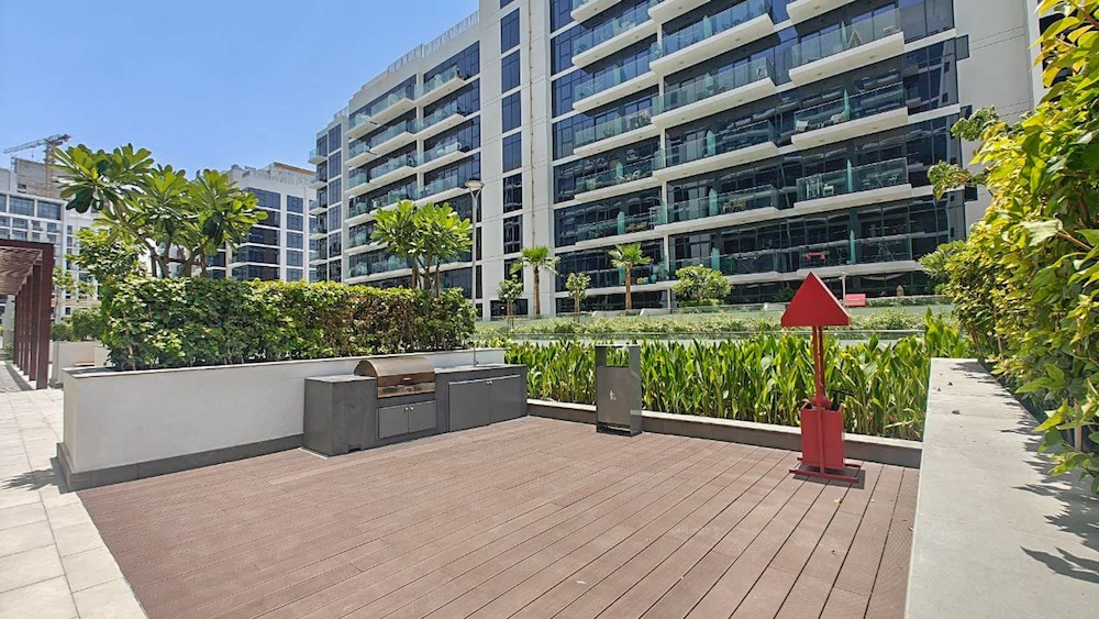 Elegant Studio With Garden in Meydan - Dubai